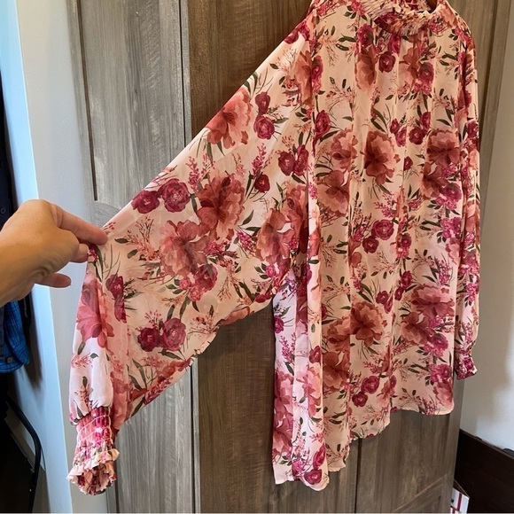 Torrid size 4X Floral Blouse Lightweight pink semi sheer - Picture 7 of 14